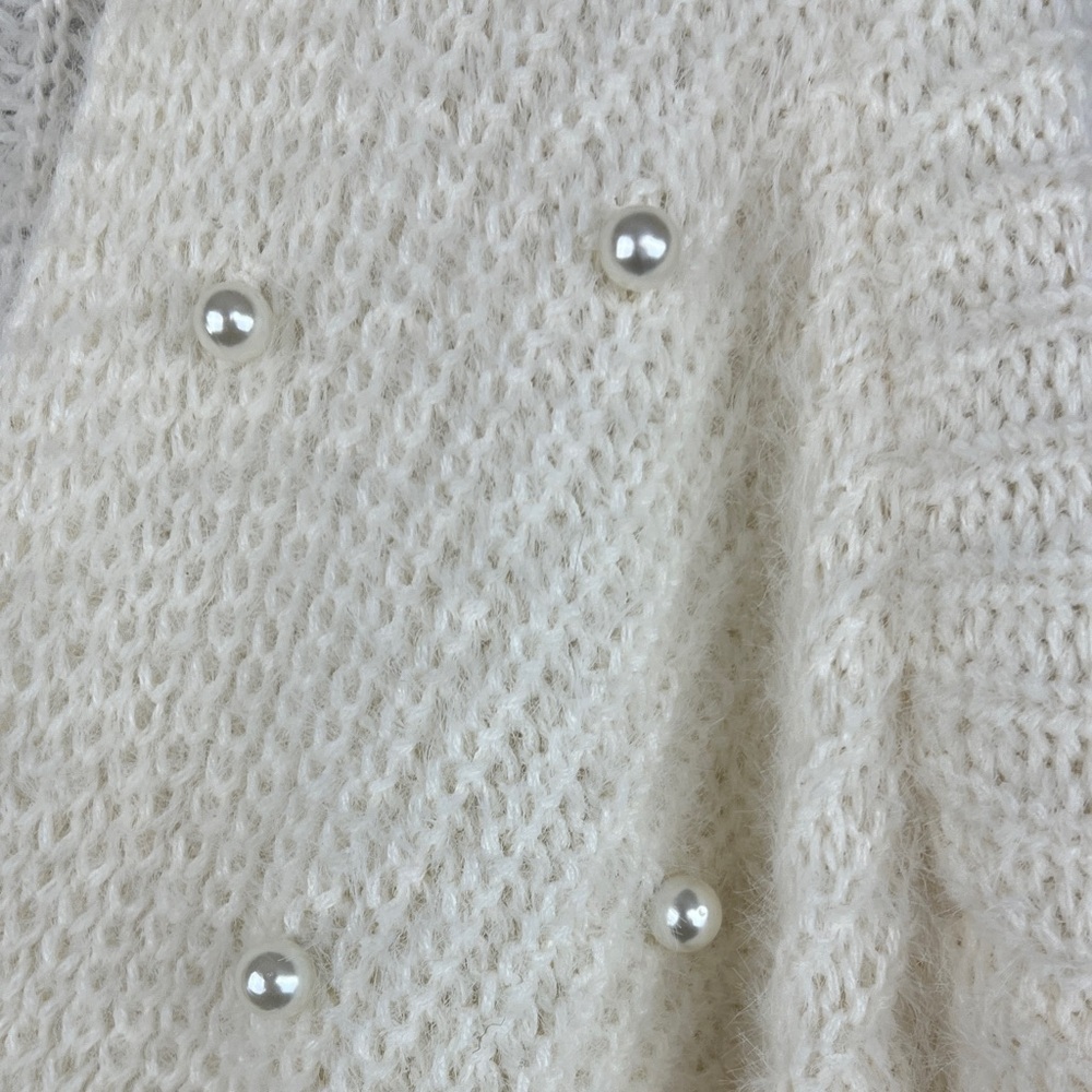 NWT No Boundaries Cream V-Neck Sweater with Pearl Accents - Picture 7 of 10